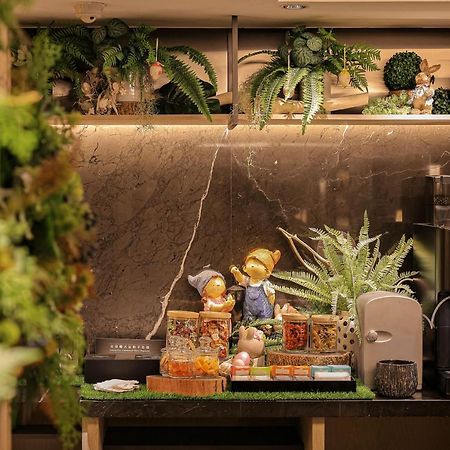 Regent Taipei Otel Dış mekan fotoğraf The interior of the 2019 edition of the Hong Kong International Flower and Garden Show
