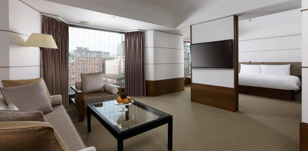 Regent Taipei Otel Dış mekan fotoğraf A suite at the Mandarin Oriental, Munich