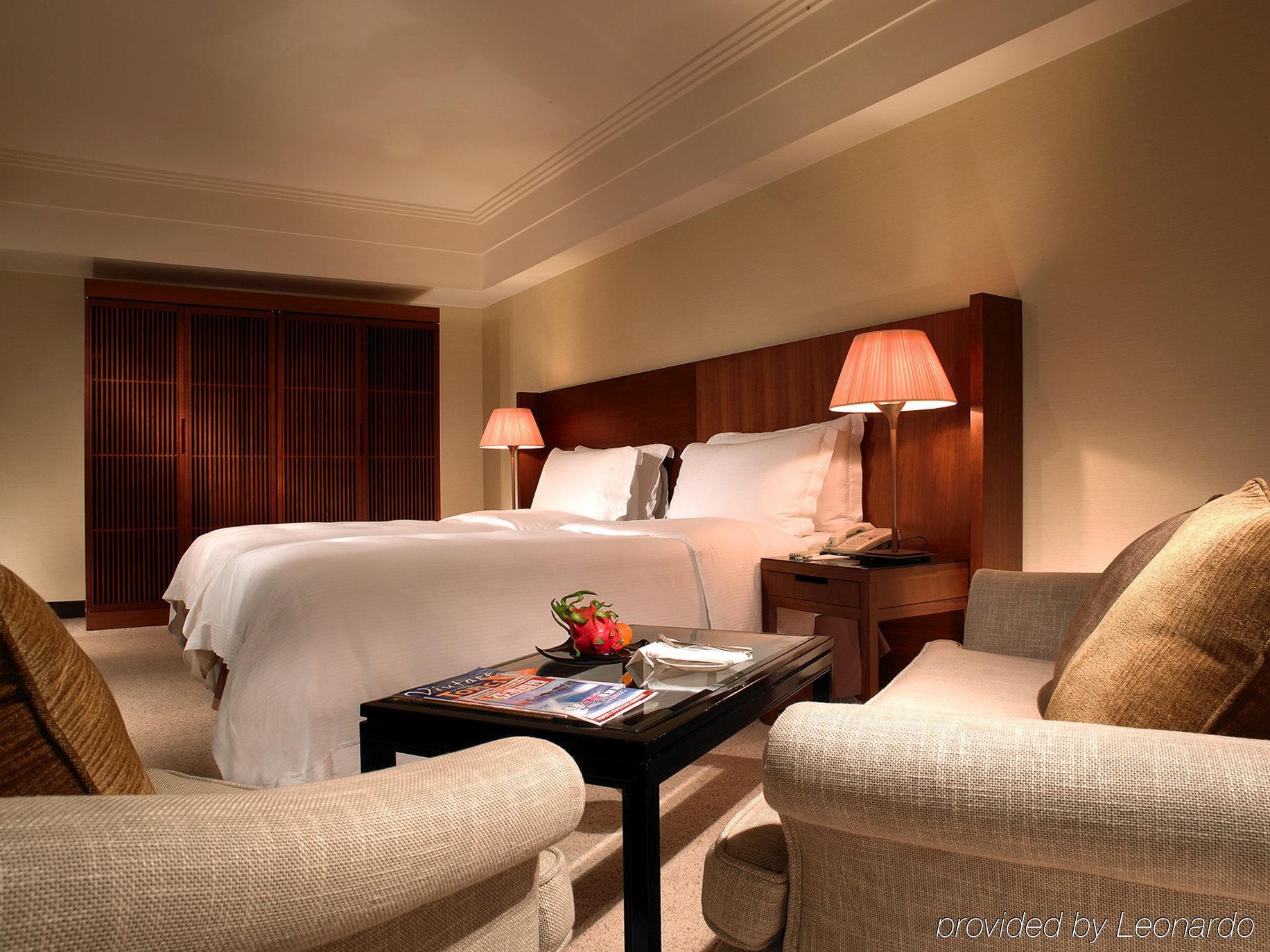 Regent Taipei Otel Oda fotoğraf A room at the Four Seasons Hotel, London