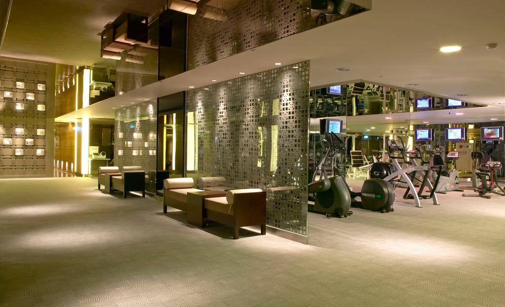 Regent Taipei Otel Dış mekan fotoğraf The gym at the Mandarin Oriental, Hong Kong