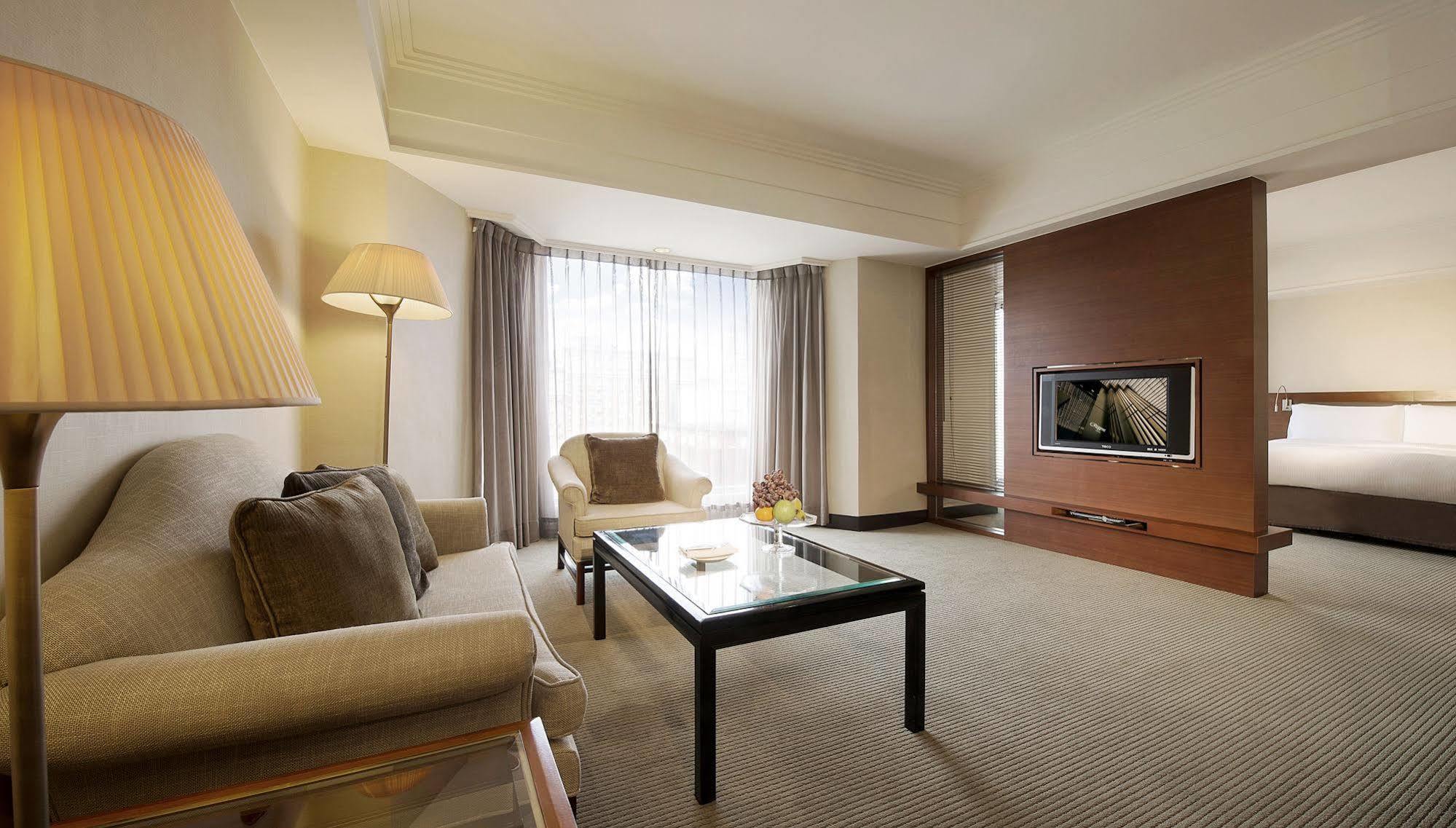 Regent Taipei Otel Dış mekan fotoğraf A living room in a hotel suite