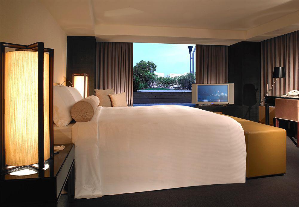 Regent Taipei Otel Oda fotoğraf A bedroom at the Mandarin Oriental, Bangkok